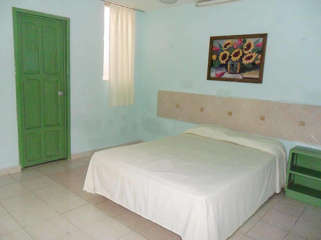 OYO Hotel Aventura Mérida Exterior foto
