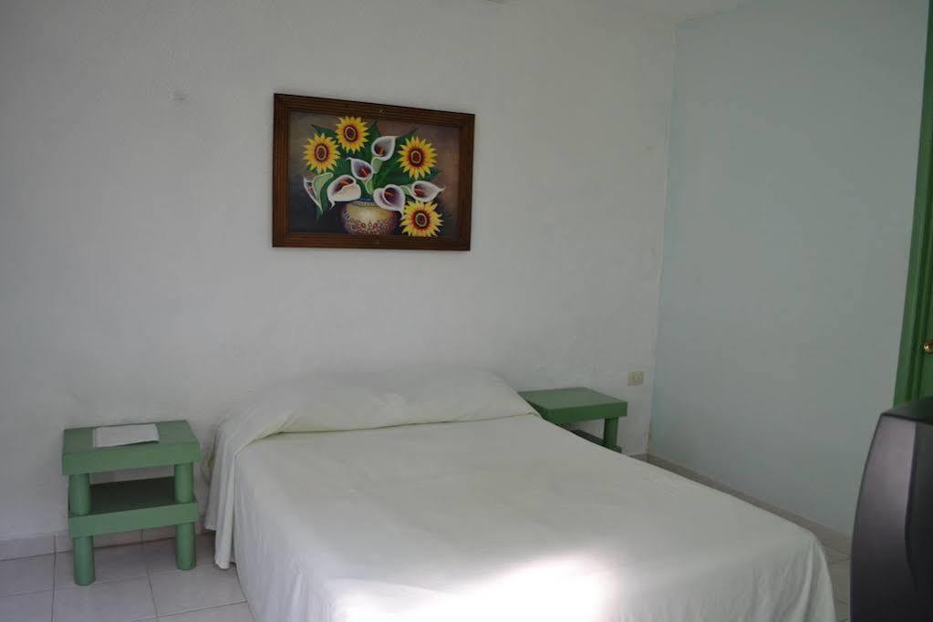 OYO Hotel Aventura Mérida Exterior foto